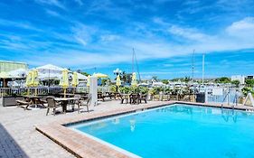 Waterfront, Pool, Tiki Bar & Grill, Gym, Location!